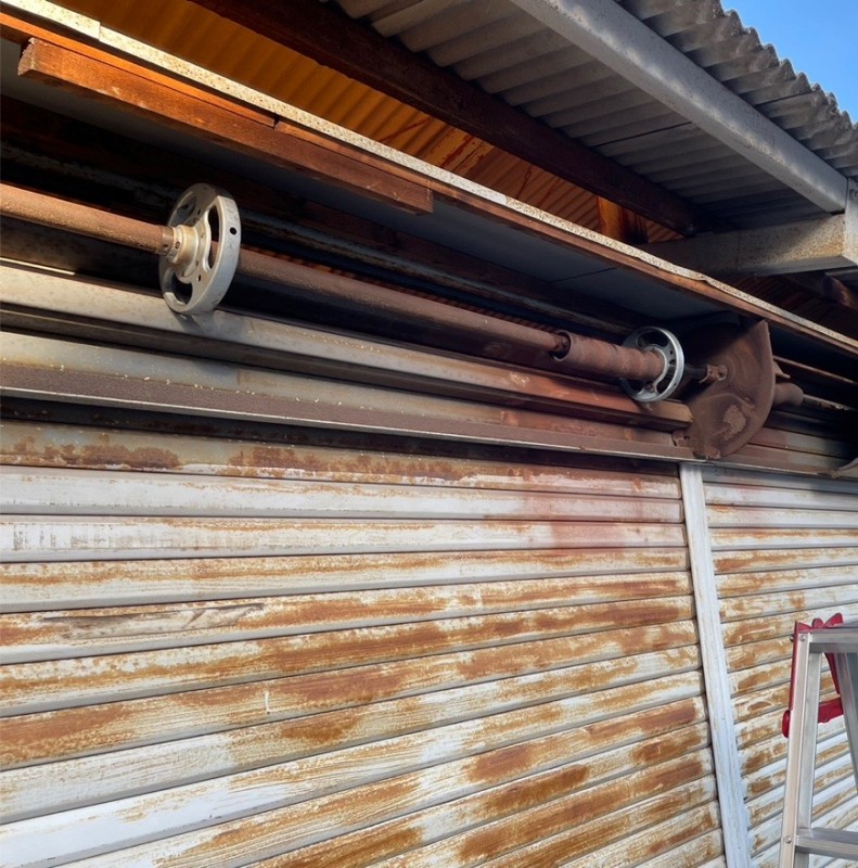 手動シャッター　シャフト修理