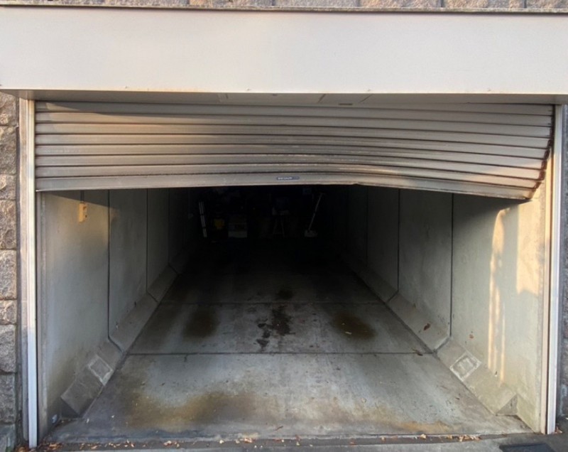 電動シャッター　スラット脱線復旧作業