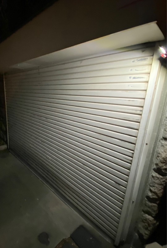 電動シャッター　スラット脱線復旧作業