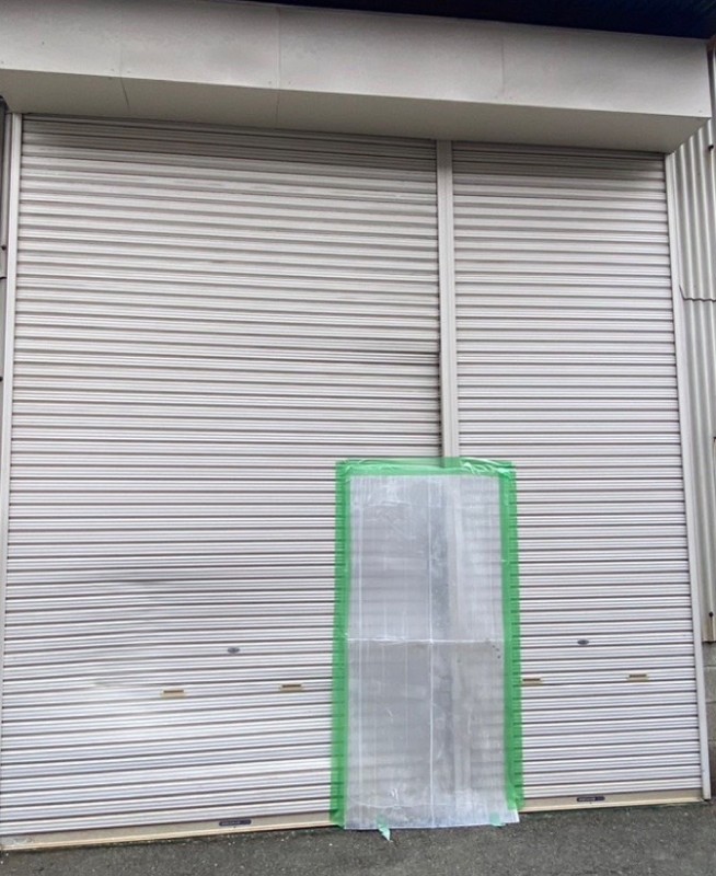 手動シャッター　スラット板金作業