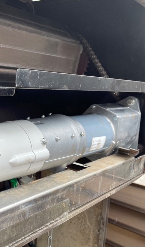 電動シャッター　開閉機交換工事