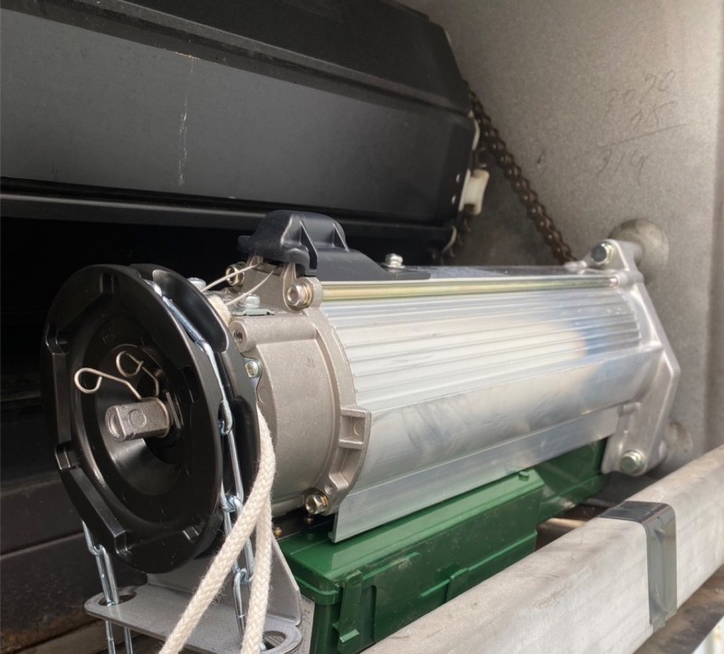 電動シャッター　開閉機交換工事