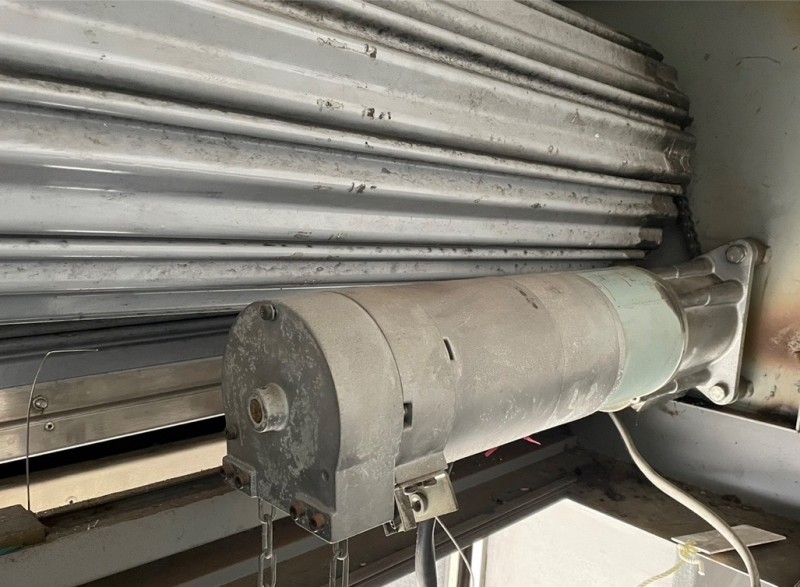 電動シャッター　開閉機交換工事