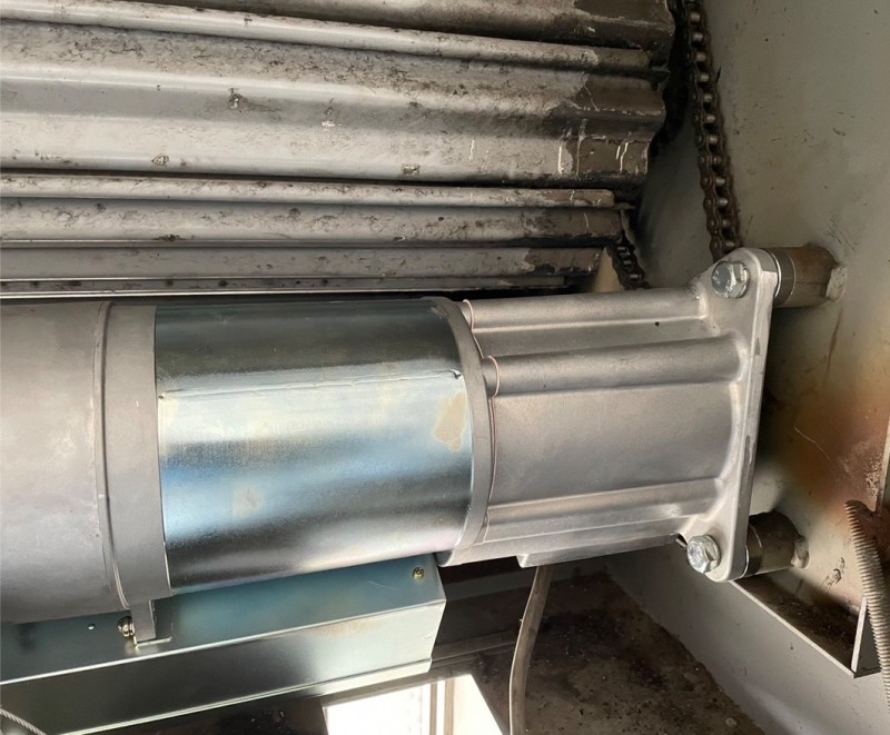 電動シャッター　開閉機交換工事