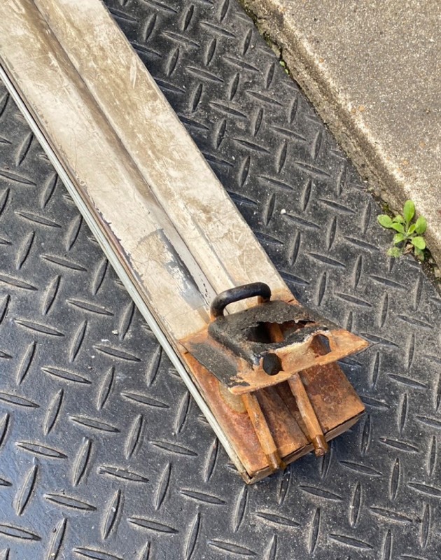 中柱　修理作業