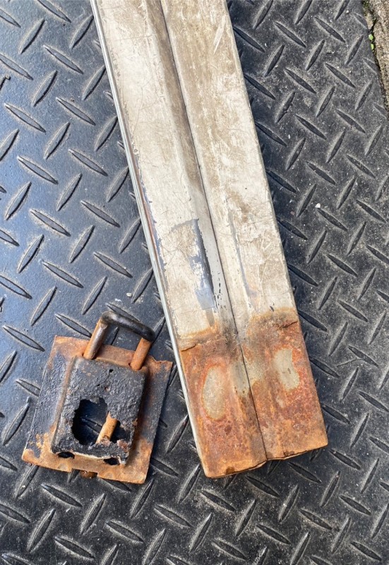 中柱　修理作業