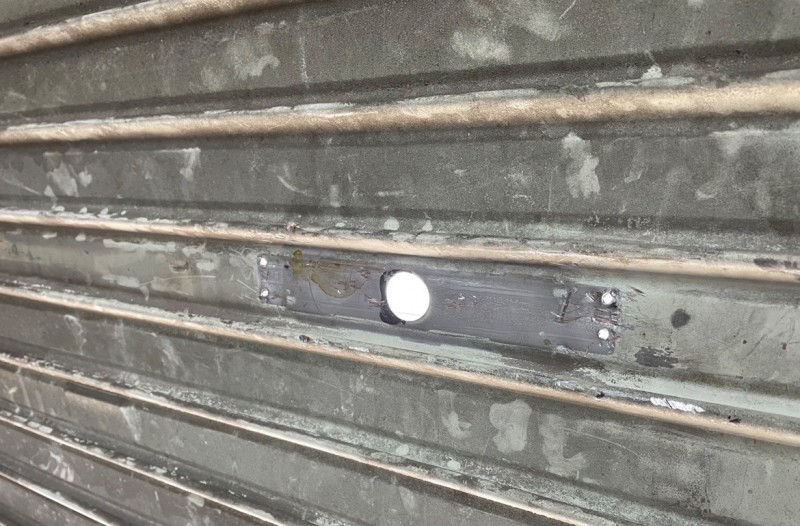 手動シャッター　内外錠交換作業