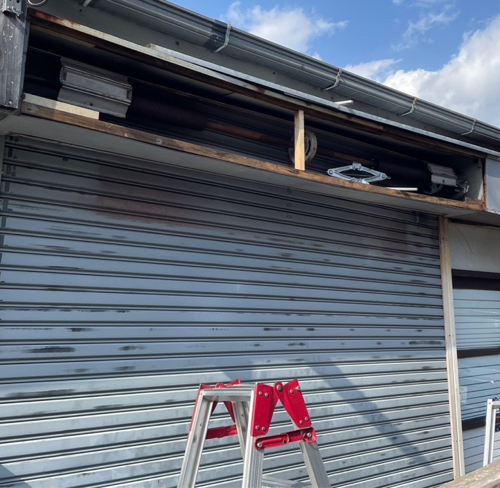 手動シャッター　シャフト修理