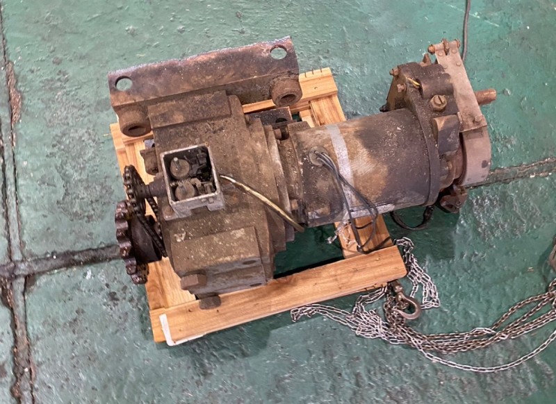 電動シャッター　開閉機交換工事