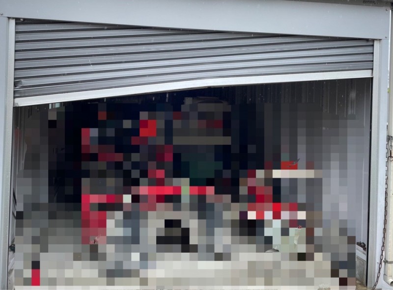 手動シャッター　スラット脱線解消作業