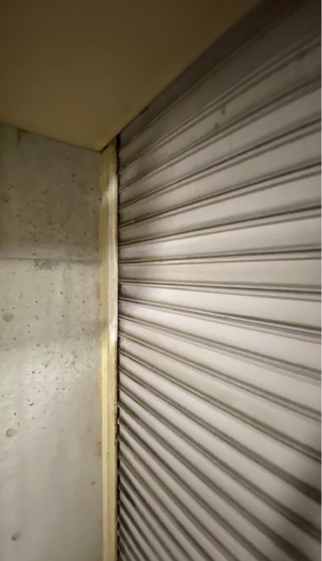 電動シャッター　スラット脱線復旧作業