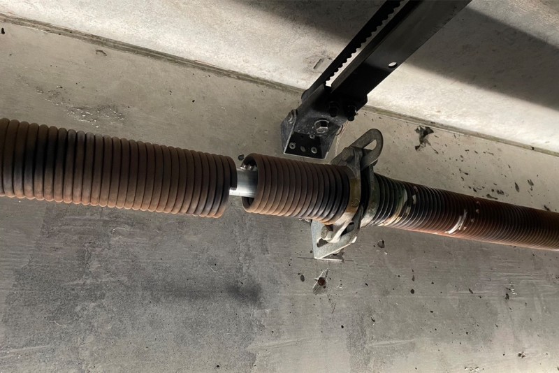 オーバードアシャッター　リフトマスター　バネ・ワイヤー交換