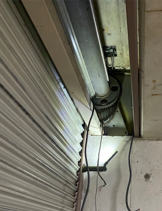 電動シャッター　開閉機交換工事