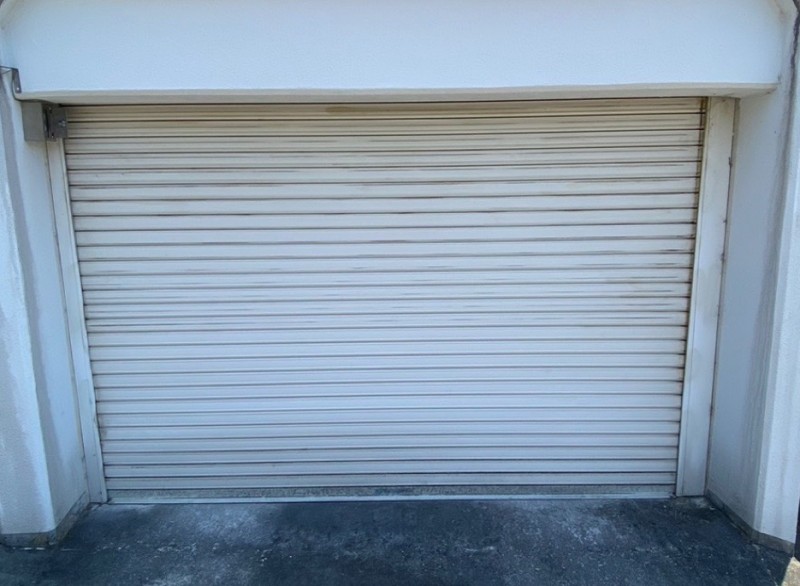 電動シャッター　スラット脱線復旧作業