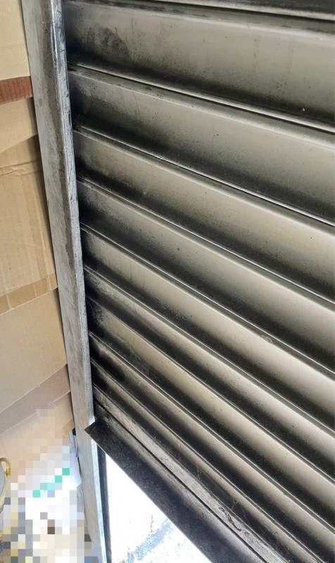 電動シャッター　スラット脱線復旧作業