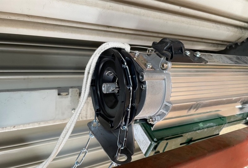 電動シャッター　開閉機交換工事