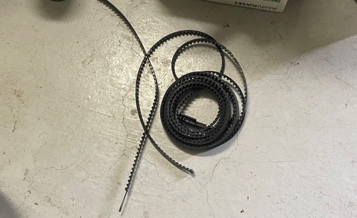 電動　オーバードア　開閉機のベルト交換