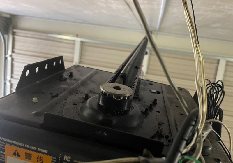 電動　オーバードア　開閉機のベルト交換