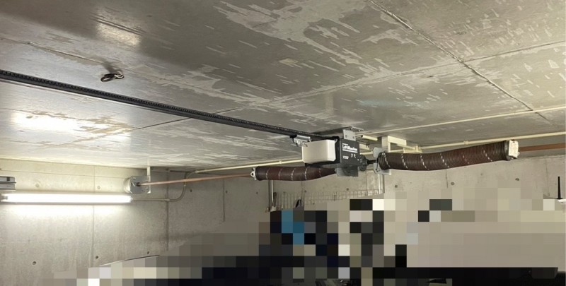 リフトマスター　開閉機交換・パネル補修作業