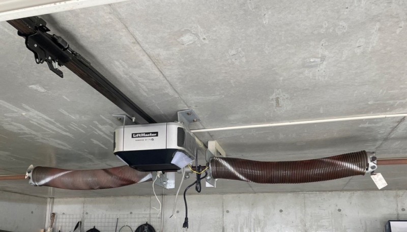 リフトマスター　開閉機交換・パネル補修作業