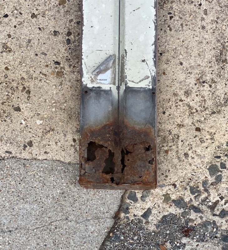 手動シャッター　中柱修理