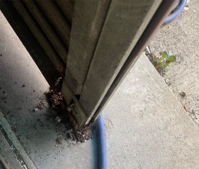 手動シャッター　中柱修理