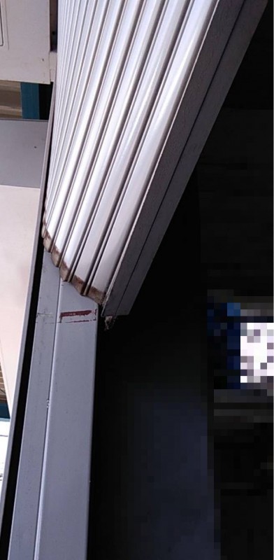 電動シャッター　スラット脱線復旧作業