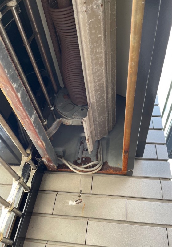 電動シャッター　バネ併用電動開閉機交換工事