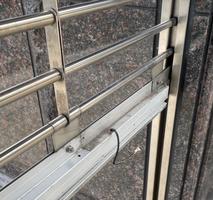 電動シャッター　座板検知送信機　交換