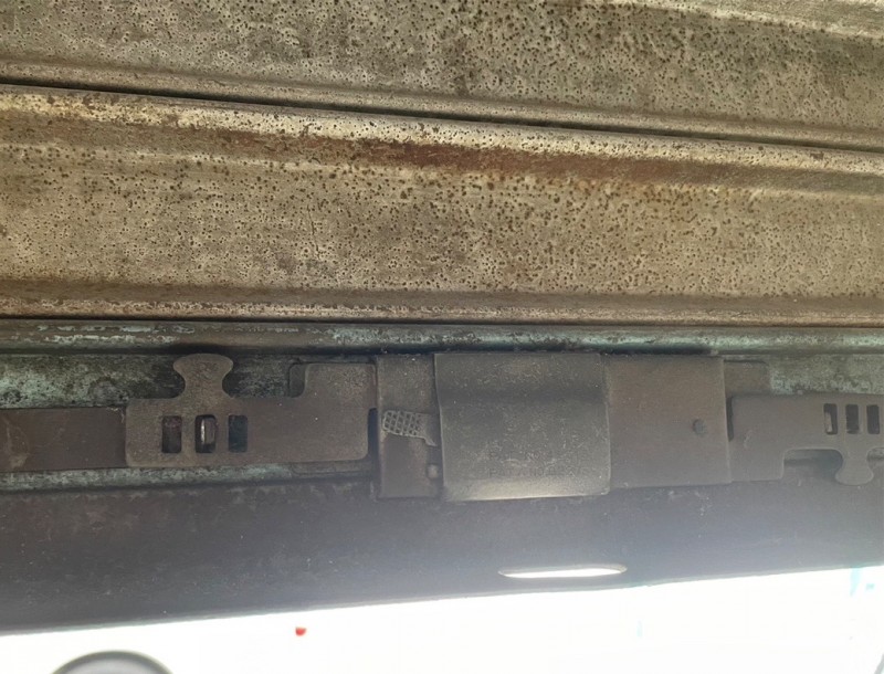 手動シャッター　内外錠交換作業