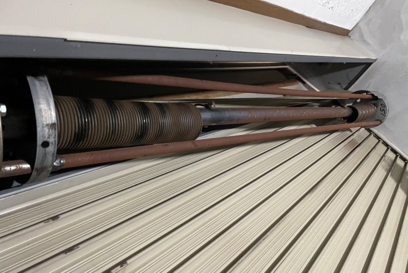 電動シャッター　バネ併用電動開閉機