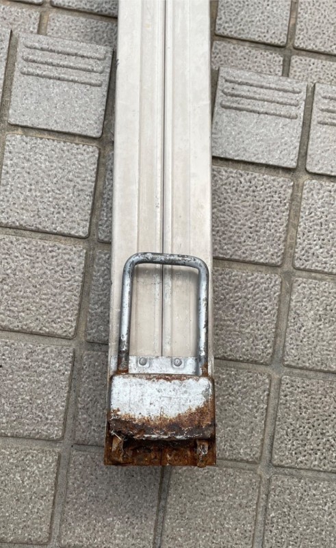 手動シャッター　中柱　補修作業