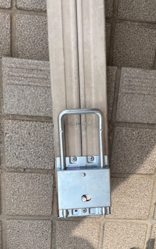 手動シャッター　中柱　補修作業