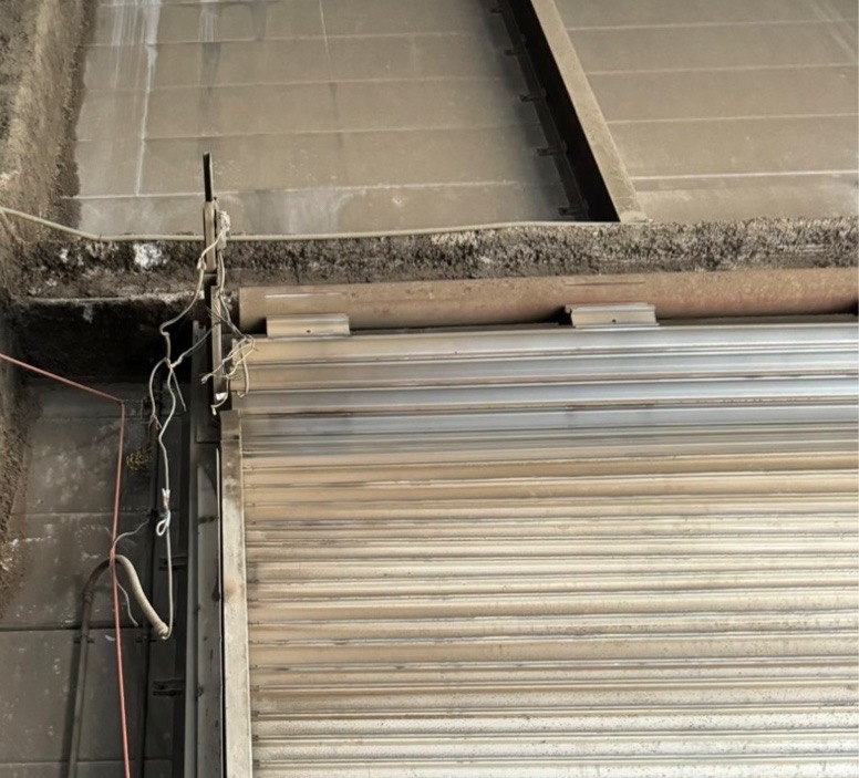 電動シャッター　開閉機交換工事