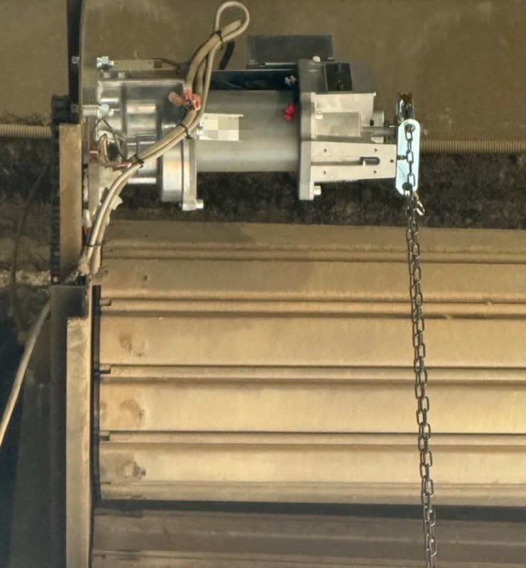 電動シャッター　開閉機交換工事