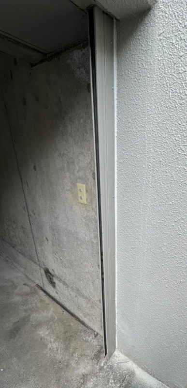 手動シャッター　ガイドレール修理