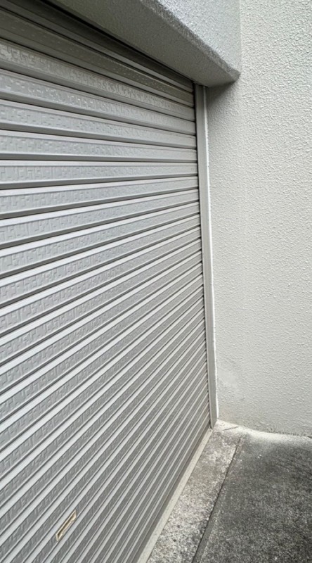 手動シャッター　ガイドレール修理