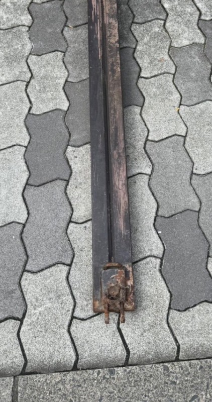 手動シャッター　中柱修理