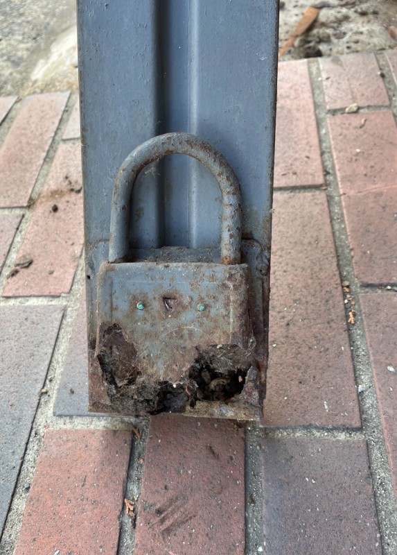 手動シャッター　スラット部分交換・中柱修理