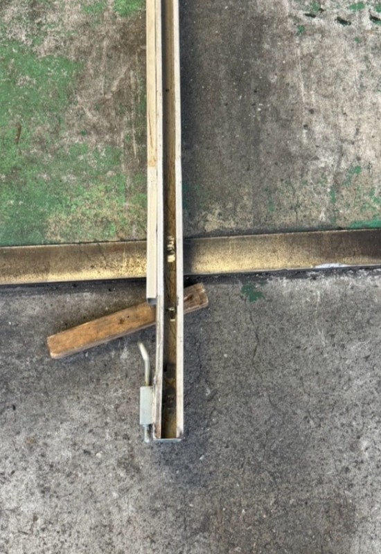 中柱　修理作業