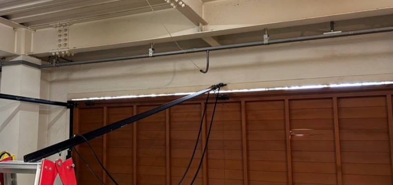 電動オーバードアシャッター　開閉機・レール交換