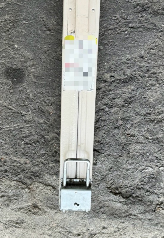 シャッター　中柱修理作業