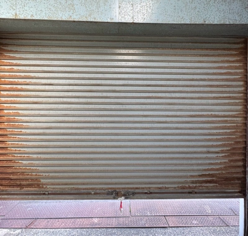 手動シャッター　内外錠新設作業