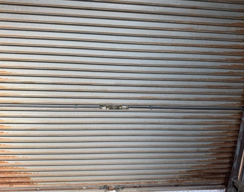 手動シャッター　内外錠新設作業