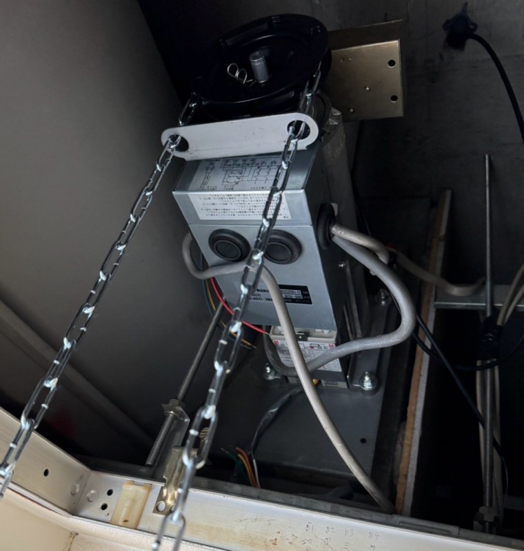 電動シャッター　開閉機交換工事