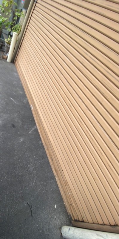 シャッター　スラット脱線復旧・水切り板金作業