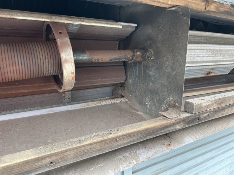 車庫　手動シャッター　シャフト交換工事