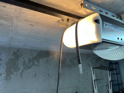 車庫　オーバードアシャッター　ベルト　交換工事