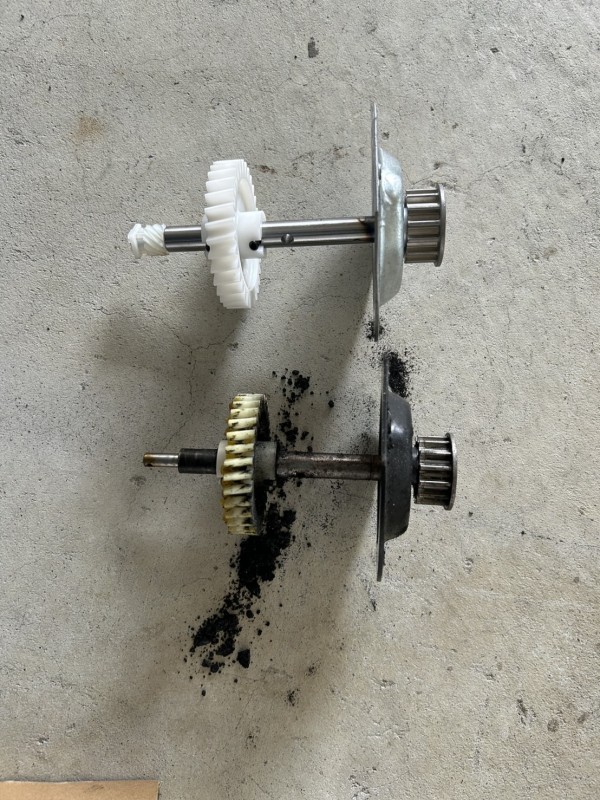 車庫　電動オーバードアシャッター　ベルト・ギア交換