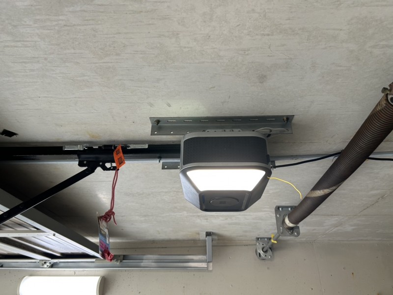 車庫　オーバードアシャッター　電動開閉機の交換工事